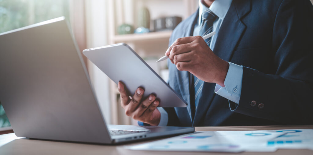 ブログのSNS集客はプロに任せるのも選択肢