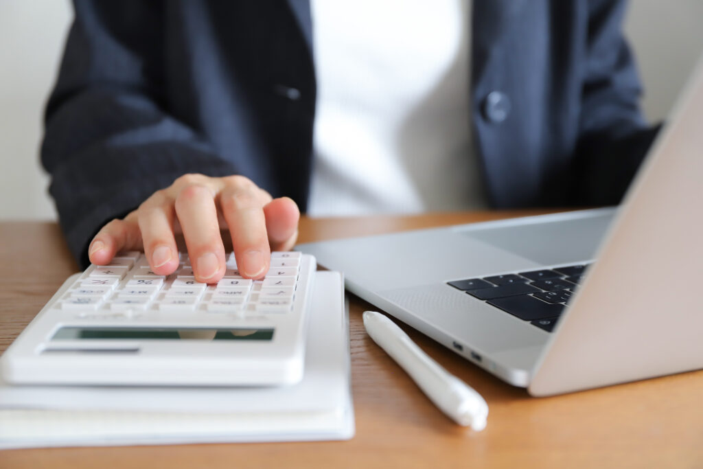 SNS代行業者の費用相場と業務内容